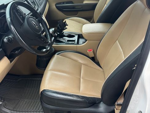 Used 2019 Kia Sedona EX image 5