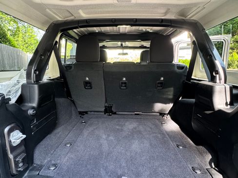 Used 2021 Jeep Wrangler Unlimited Sport AWD/4WD image 12