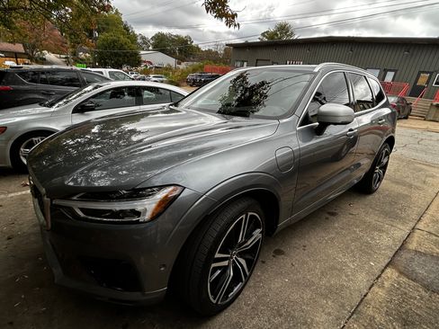 Used 2019 Volvo XC60 T8 R-Design w/ Advanced Package image 5