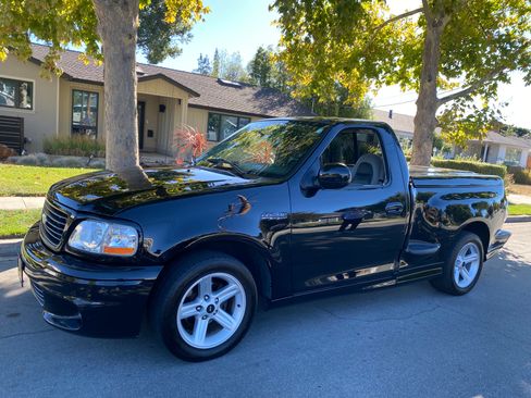 Used 2004 Ford F150 Lightning image 1
