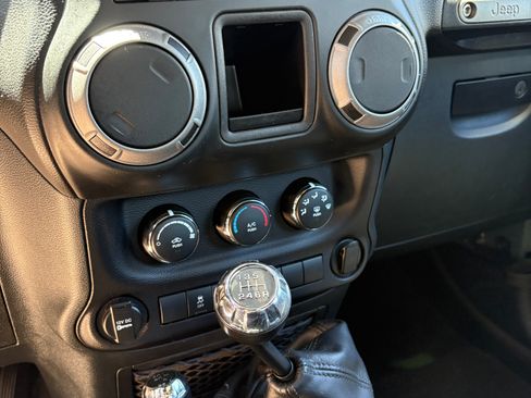 Used 2015 Jeep Wrangler Unlimited Sport w/ Connectivity Group AWD/4WD image 14