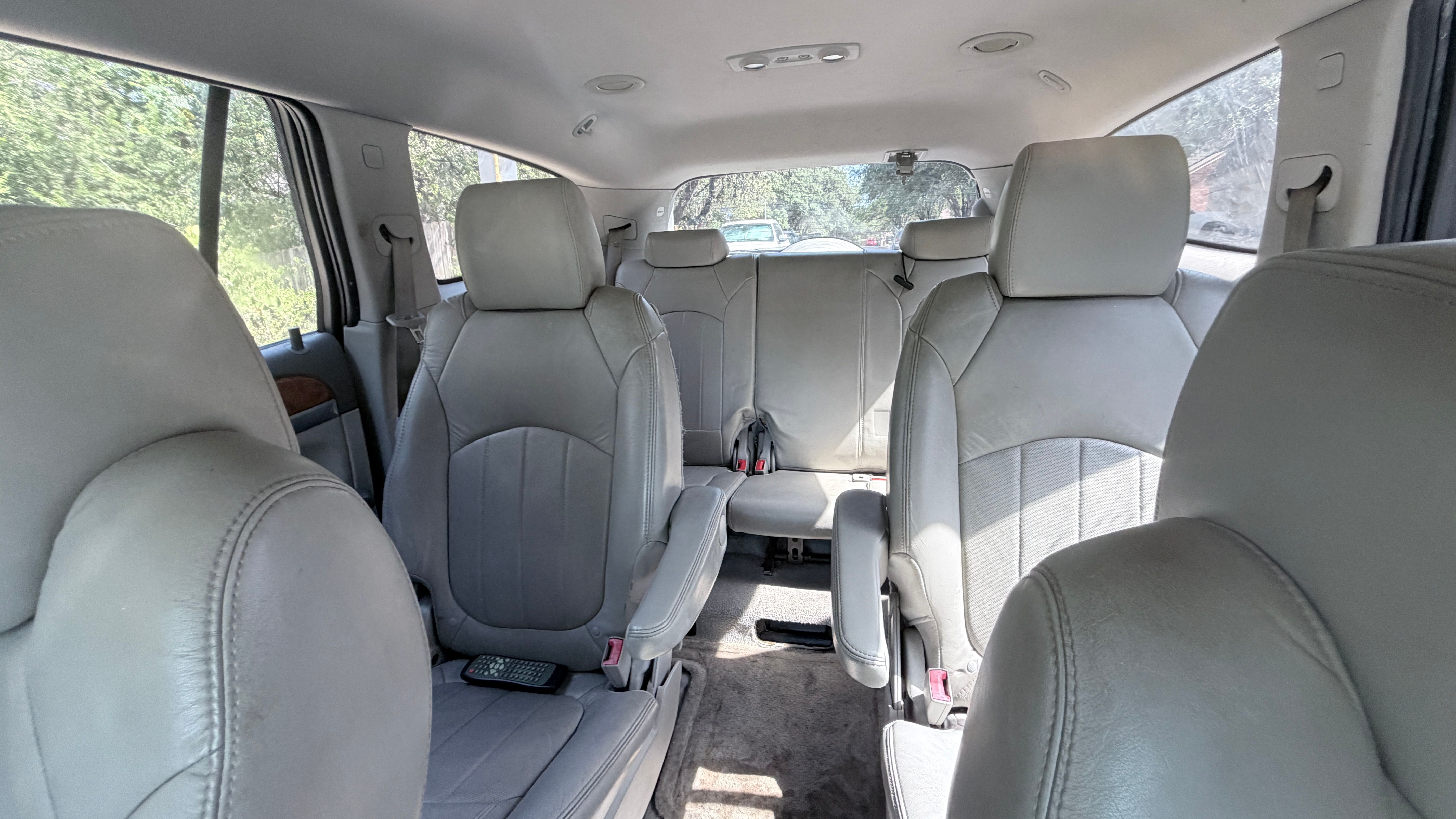 Used 2011 Buick Enclave CXL FWD image 4