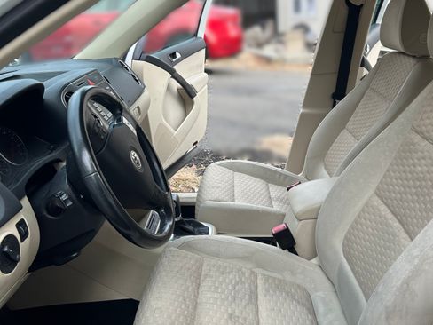 Used 2009 Volkswagen Tiguan SE image 18