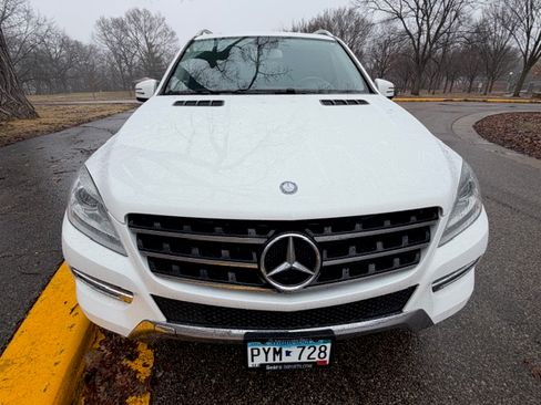 Used 2015 Mercedes-Benz ML 350 ML 350 4MATIC Sport Utility 4D image 2