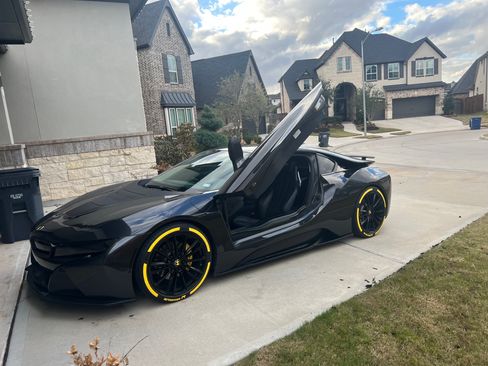 Used 2019 BMW i8 Coupe 2D image 2