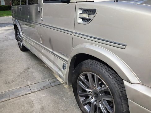 Used 2021 Chevrolet Express 2500 LS w/ Enhanced Convenience Package image 2