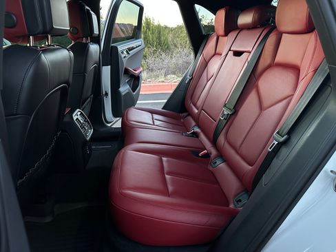 Used 2023 Porsche Macan image 25