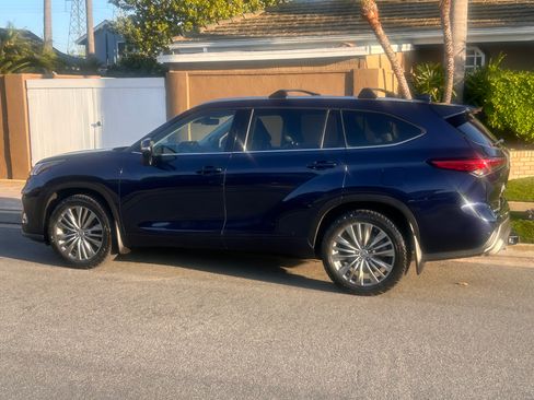 Used 2021 Toyota Highlander Platinum AWD/4WD image 11