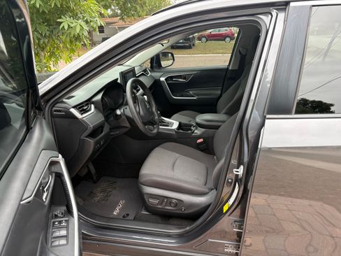 Used 2021 Toyota RAV4 XLE image 5