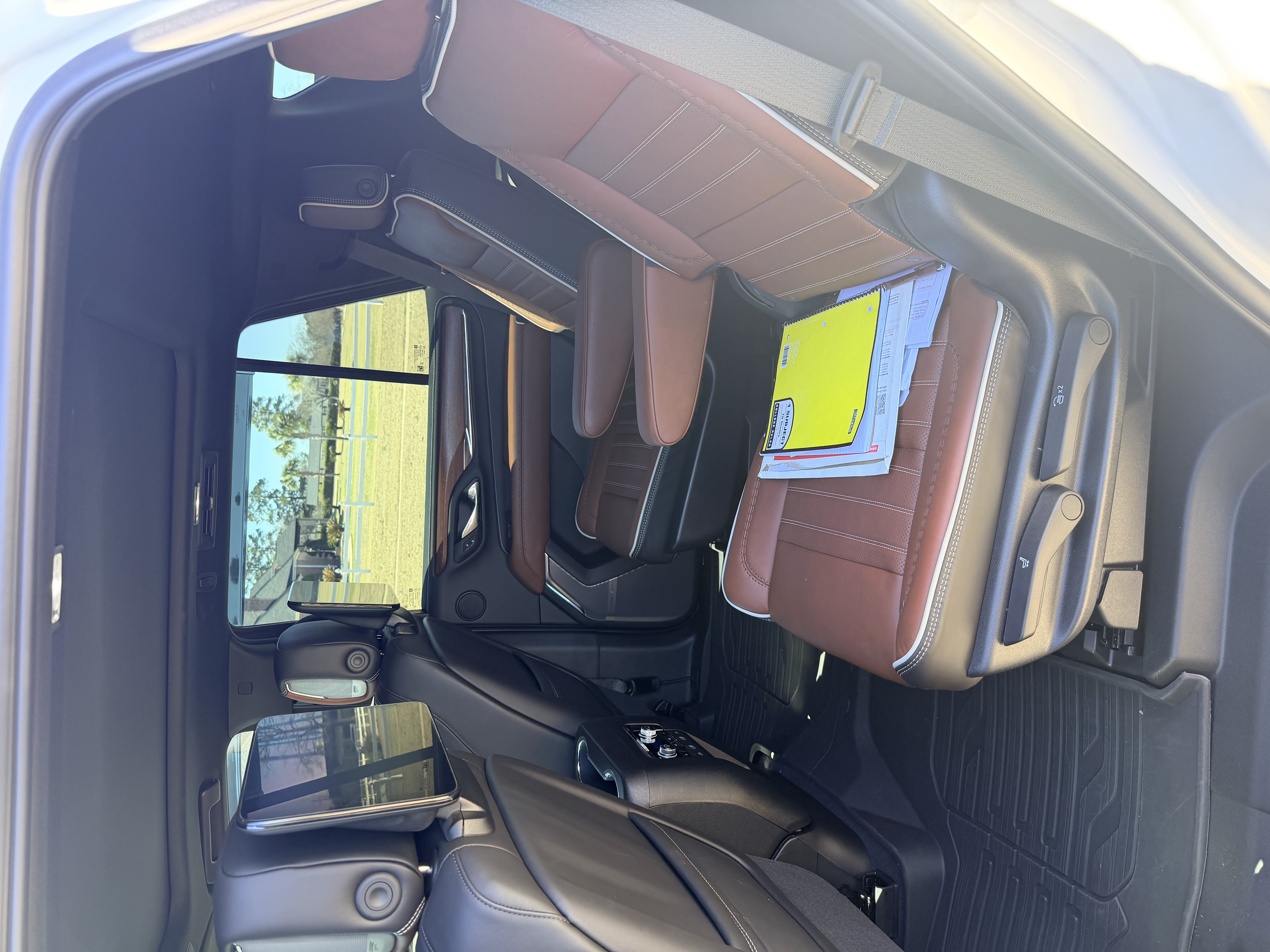 Used 2023 GMC Yukon Denali Ultimate AWD/4WD image 9