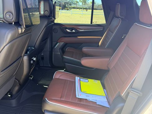 Used 2023 GMC Yukon Denali Ultimate image 9
