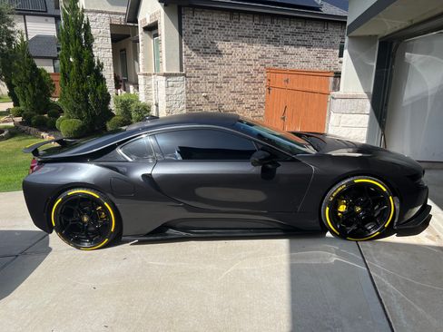 Used 2019 BMW i8 Coupe 2D image 11