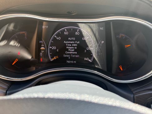 Used 2015 Jeep Grand Cherokee Overland w/ Advanced Technology Group AWD/4WD image 6