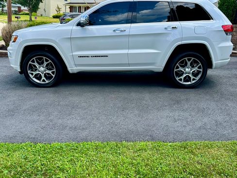 Used 2021 Jeep Grand Cherokee Overland AWD/4WD image 8