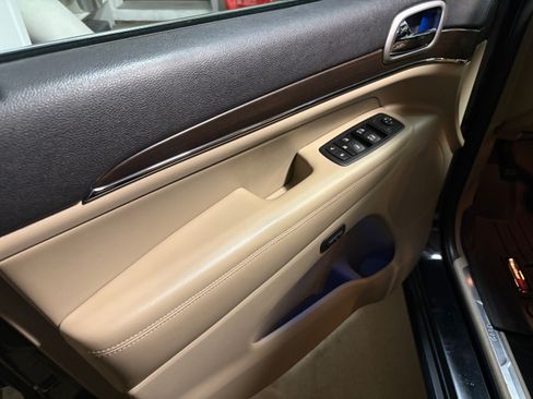 Used 2018 Jeep Grand Cherokee Limited w/ Luxury Group II image 14