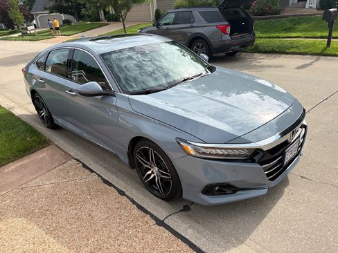 Used 2021 Honda Accord Touring image 1