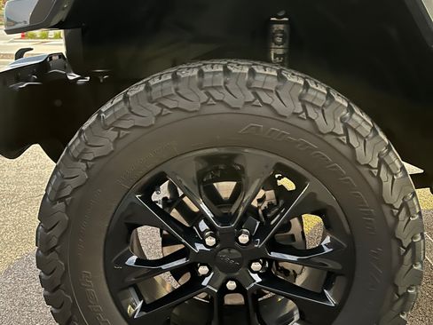 Used 2021 Jeep Gladiator Overland image 21