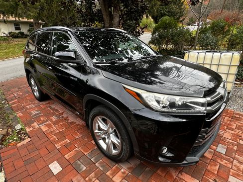 Used 2017 Toyota Highlander Limited Platinum AWD/4WD image 1