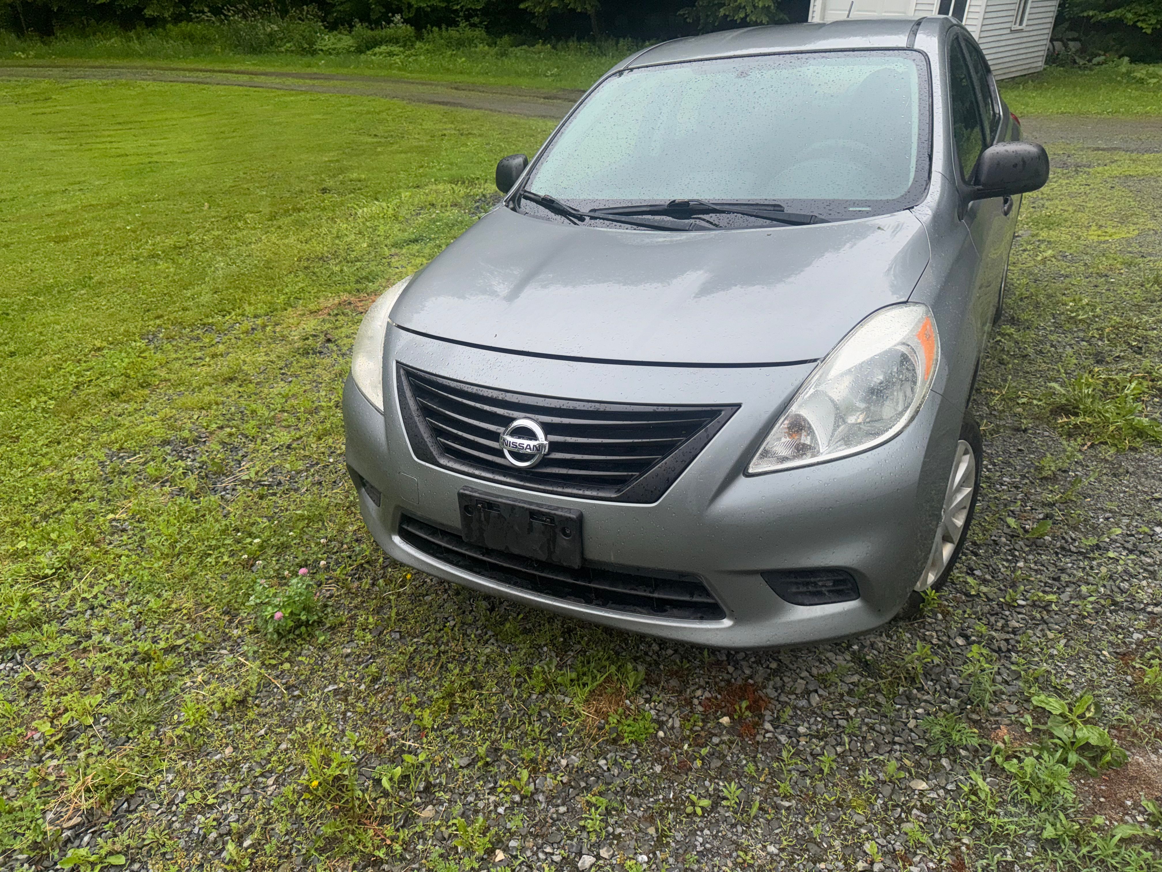 Used 2014 Nissan Versa S FWD image 2