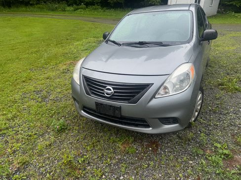 Used 2014 Nissan Versa S FWD image 2