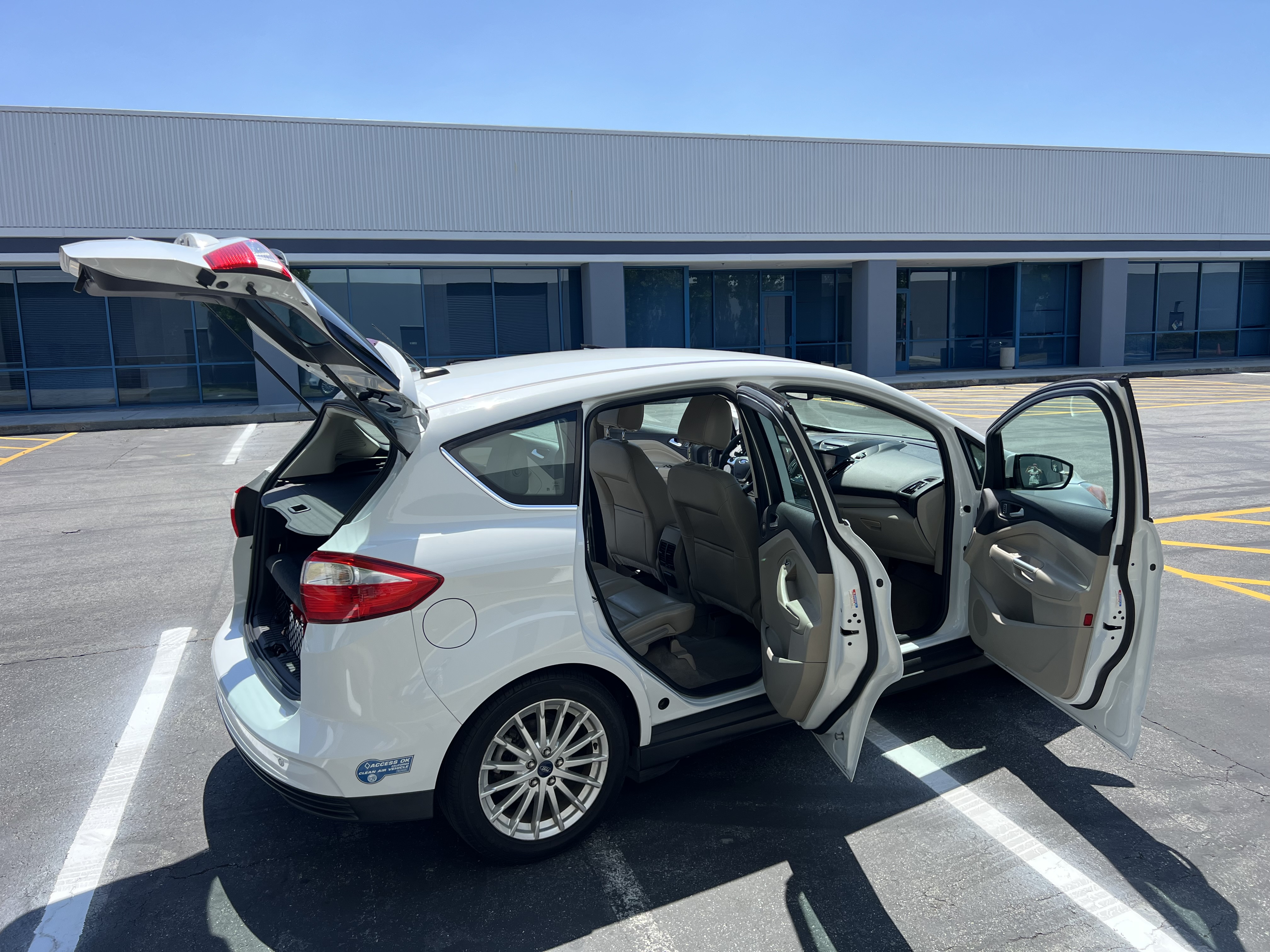 Used 2014 Ford C-MAX Energi SEL w/ Equipment Group 301A FWD image 6