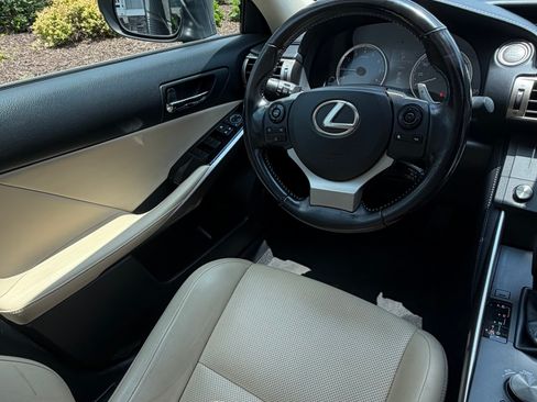 Used 2016 Lexus IS 200t RWD image 17