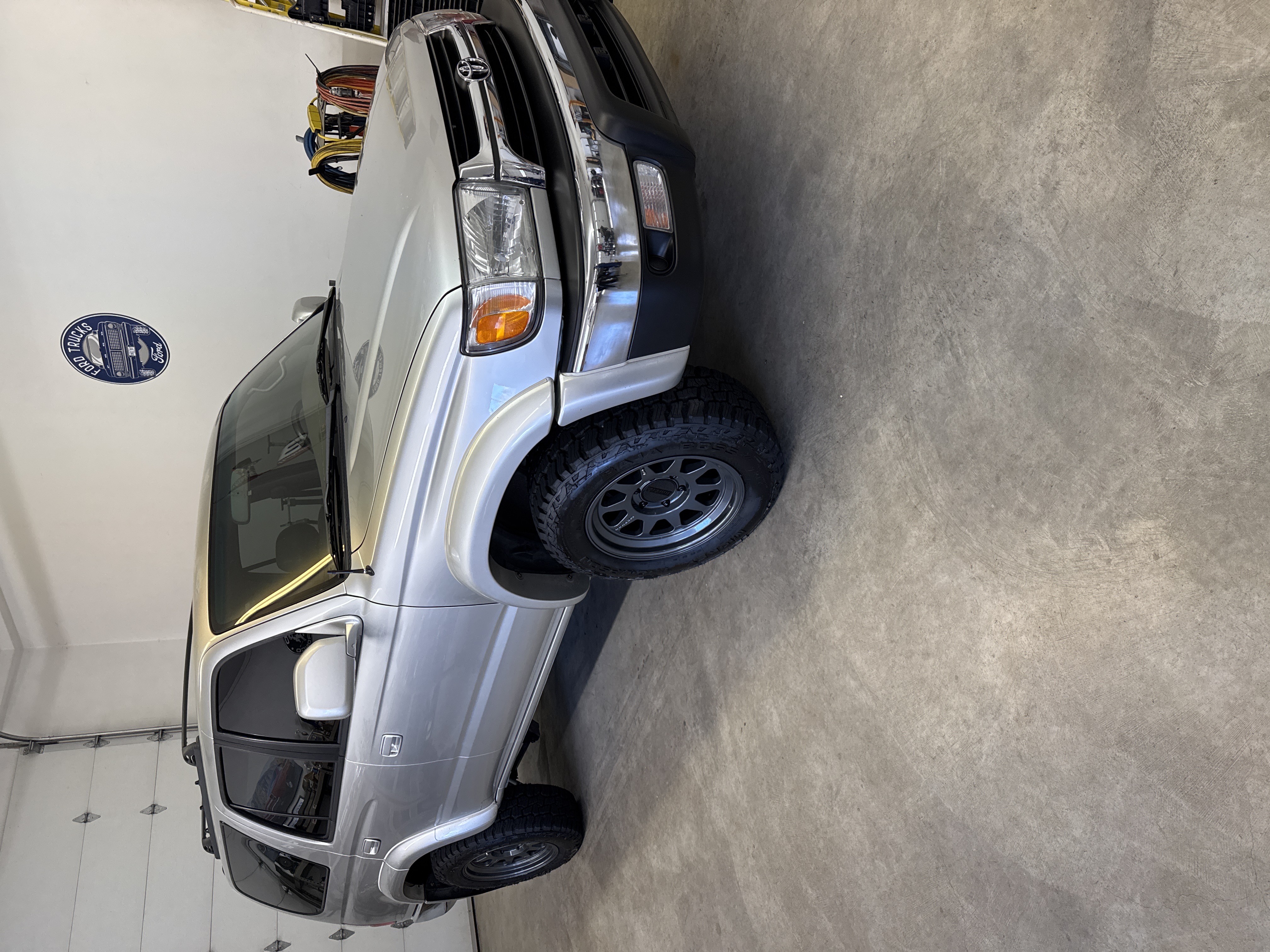 Used 2001 Toyota 4Runner SR5 AWD/4WD image 2