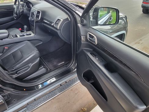 Used 2011 Jeep Grand Cherokee Laredo image 23