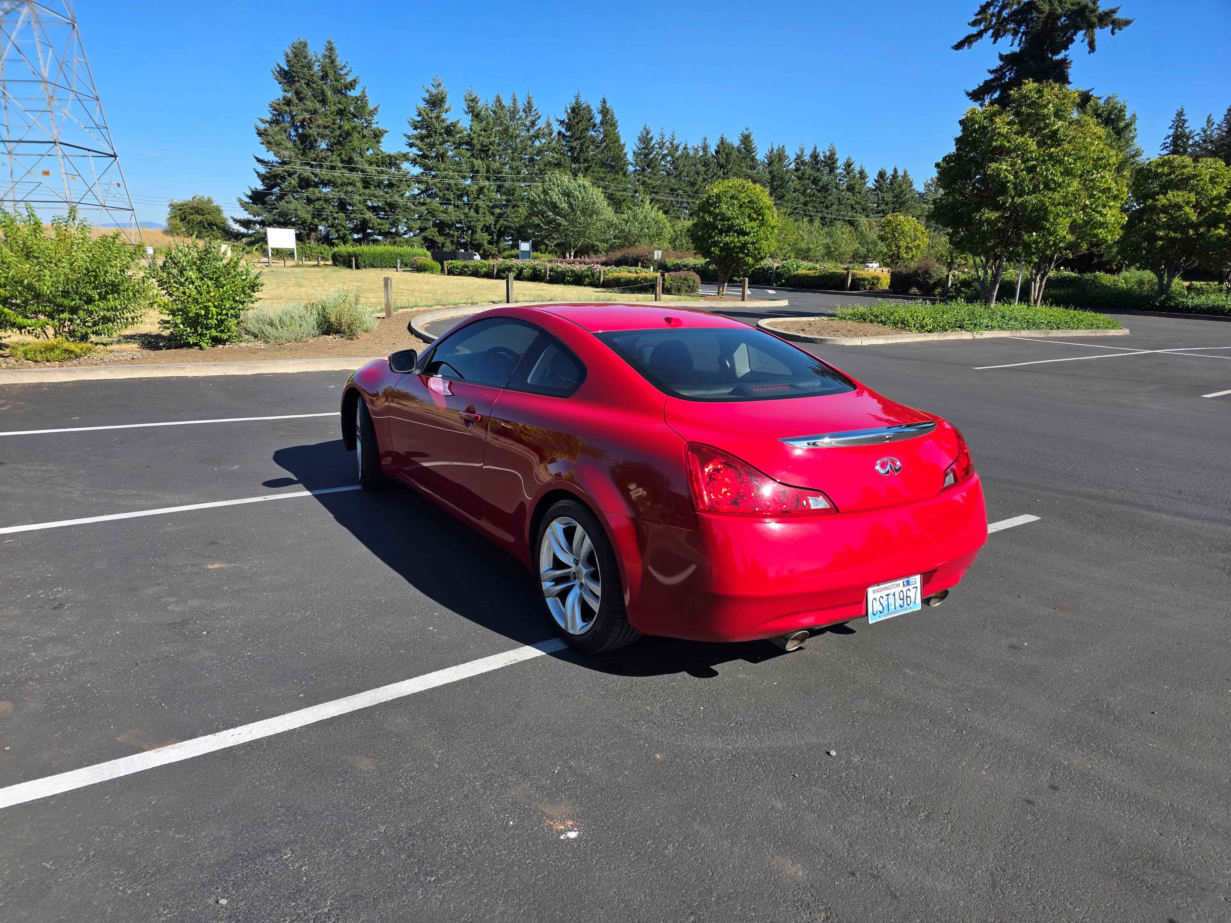 Used 2010 INFINITI G37 Journey RWD image 4