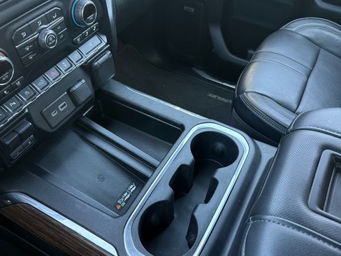 Used 2020 Chevrolet Silverado 1500 High Country w/ Technology Package image 16