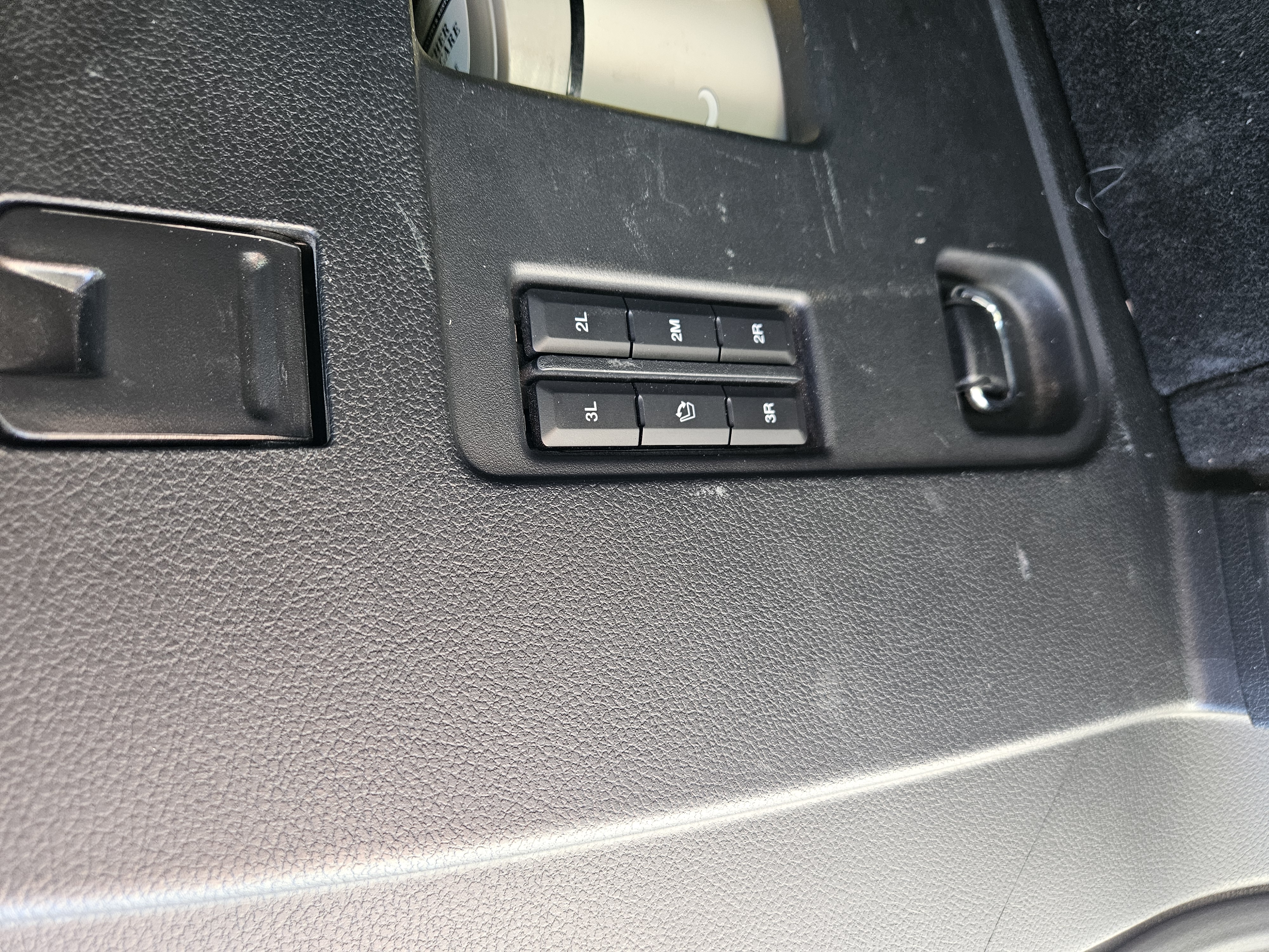 Used 2019 Ford Expedition XLT w/ Equipment Group 202A RWD image 18