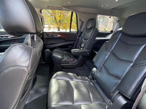 Used 2019 Cadillac Escalade Premium Luxury image 14