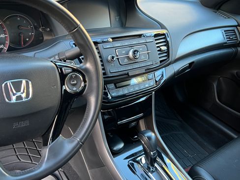 Used 2017 Honda Accord Sport image 21