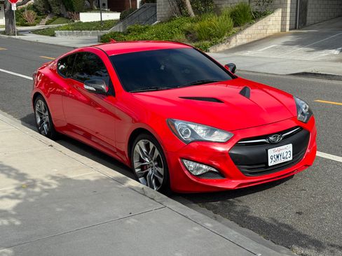 Used 2015 Hyundai Genesis 3.8 RWD image 4