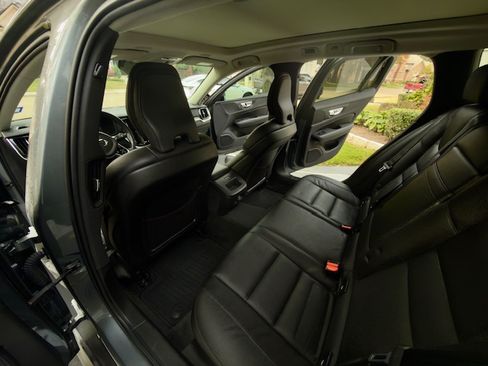 Used 2021 Volvo V60 T5 Cross Country w/ Climate Package image 5