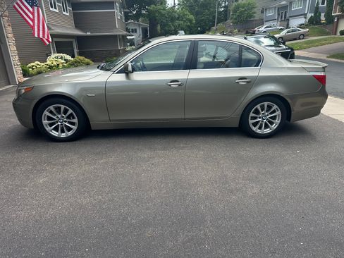 Used 2007 BMW 530xi Sedan AWD/4WD image 2