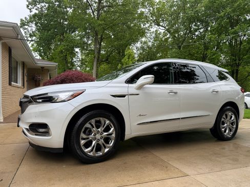 Used 2020 Buick Enclave Avenir w/ Avenir Technology Package AWD/4WD image 1