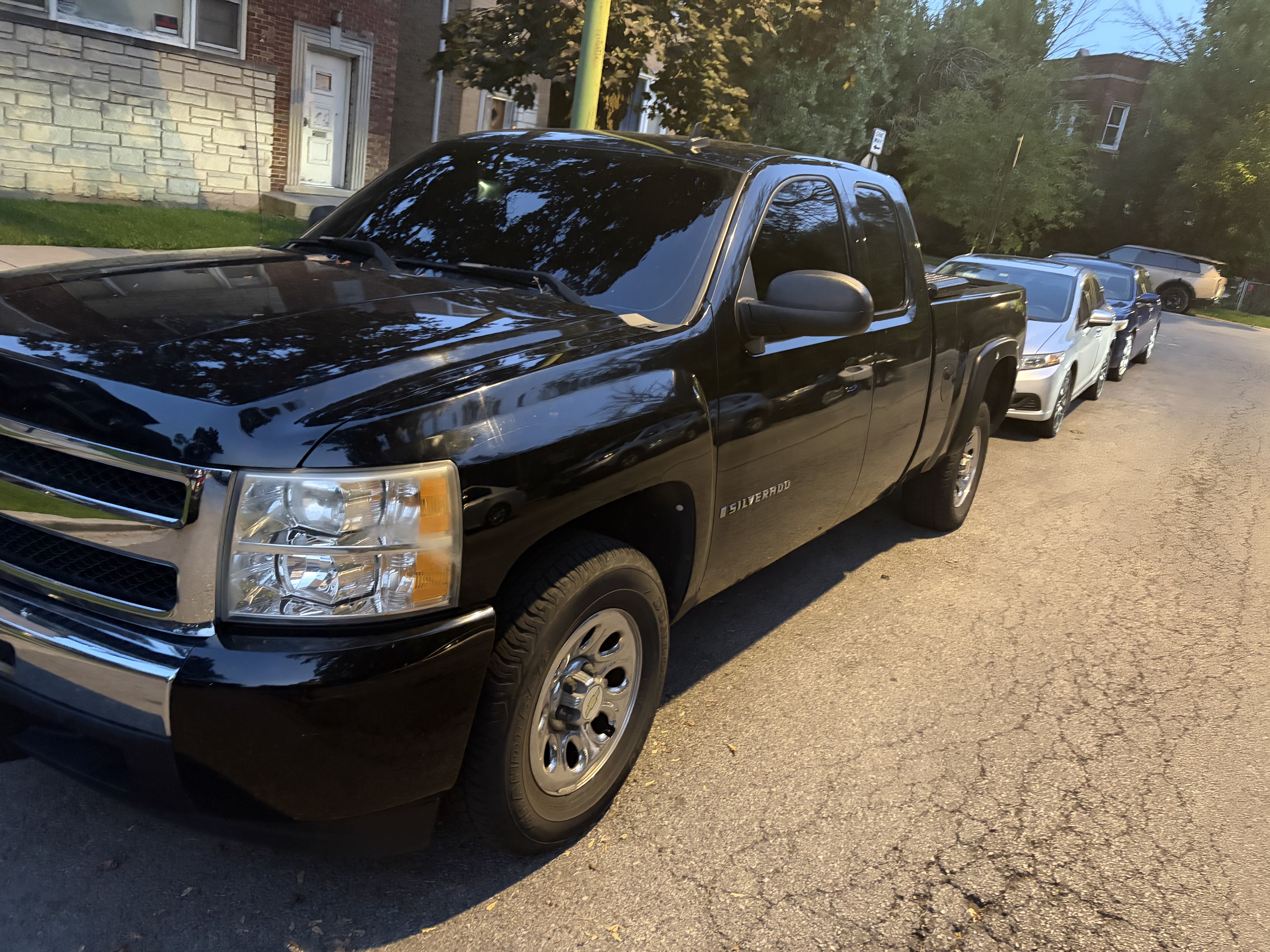 Used 2009 Chevrolet Silverado 1500 W/T w/ LS Package RWD image 2
