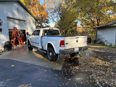 Used 2015 RAM 3500 Laramie Longhorn image 9