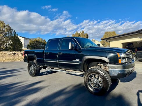 Used 2006 Chevrolet Silverado 2500 LT w/ Heavy-Duty Power Package image 1