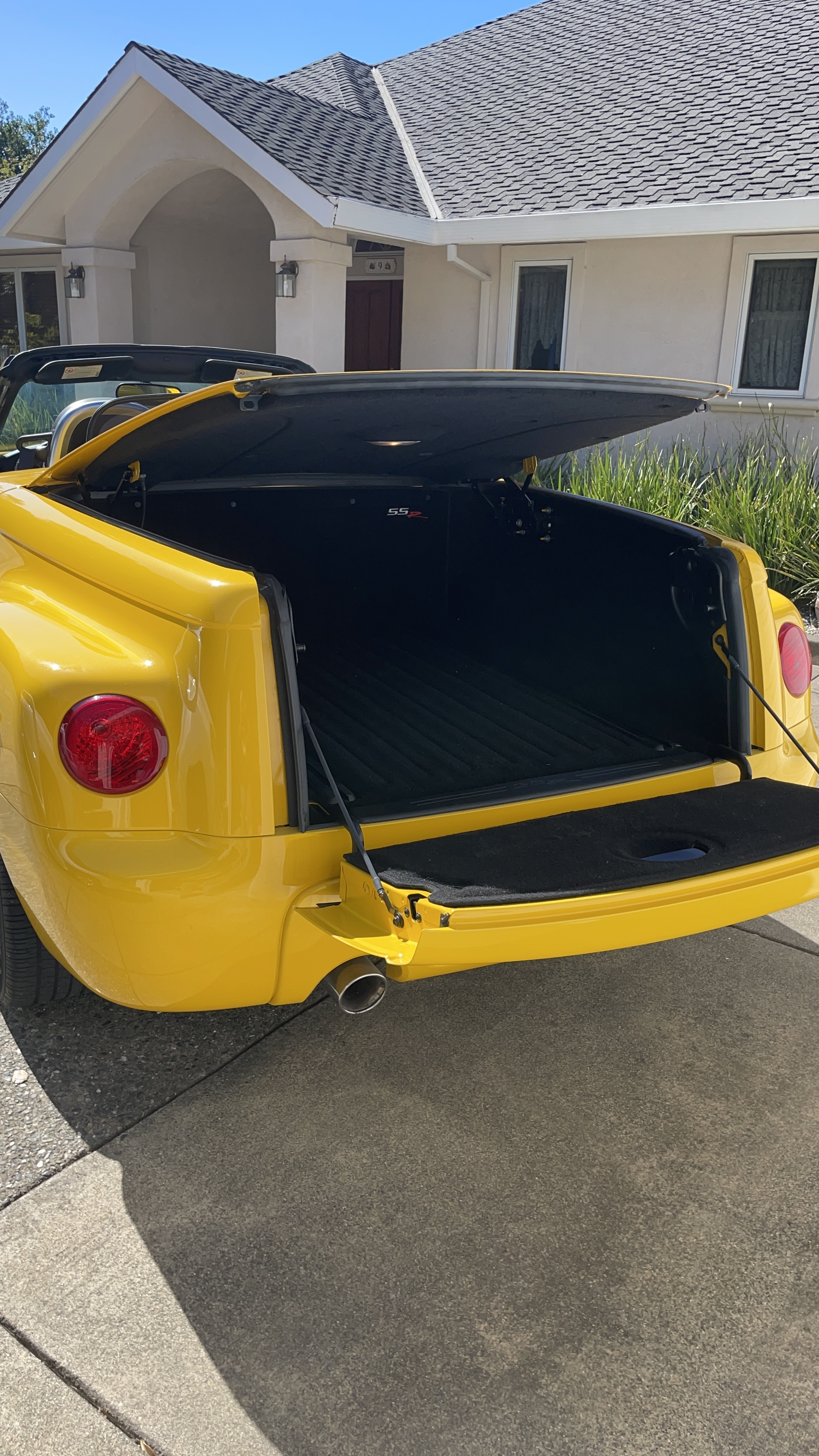 Used 2005 Chevrolet SSR w/ Preferred Equipment Group RWD image 20