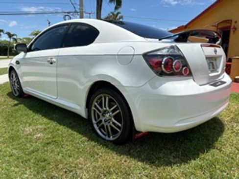 Used 2010 Scion tC FWD image 8