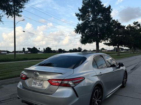 Used 2018 Toyota Camry SE w/ Convenience Package FWD image 6