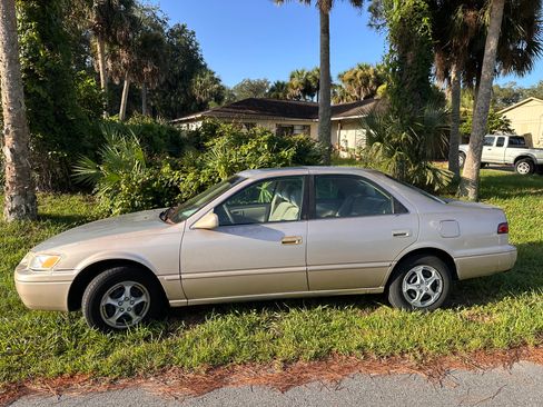 Used 1999 Toyota Camry LE FWD image 4