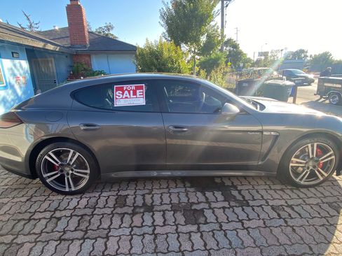 Used 2013 Porsche Panamera S image 2