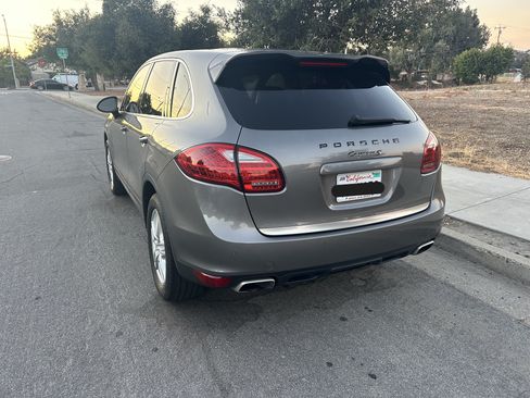 Used 2012 Porsche Cayenne S AWD/4WD image 4