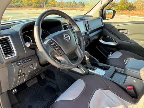 Used 2024 Nissan Frontier SV w/ SV Convenience Package image 14