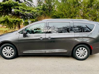 Used 2018 Chrysler Pacifica Touring-L w/ Advanced Safetytec Group