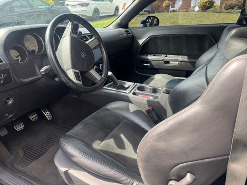 Used 2010 Dodge Challenger SRT8 w/ SRT Option Group II image 5