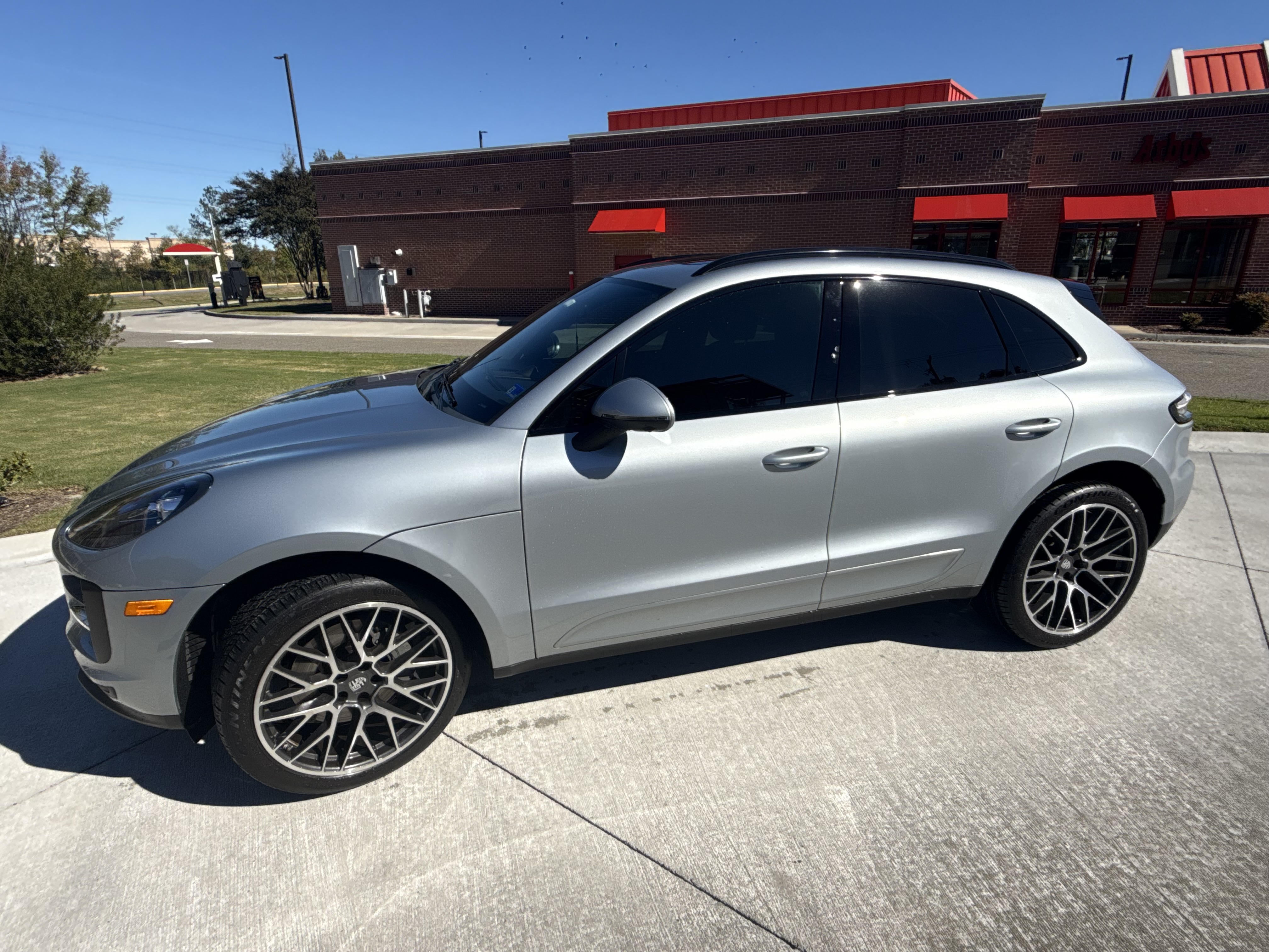 Used 2021 Porsche Macan S AWD/4WD image 6
